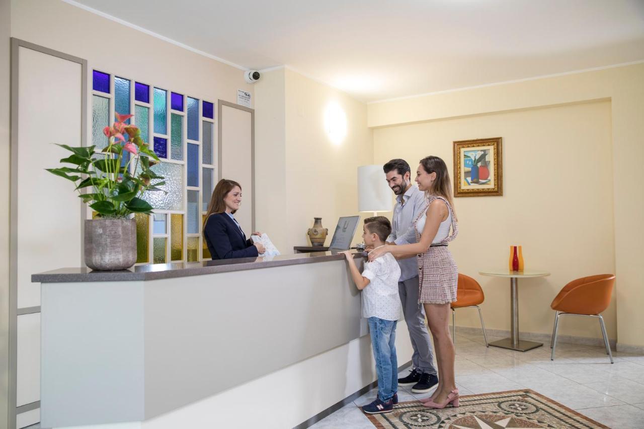 Lu' Hotel Maladroxia SantʼAntìoco Esterno foto