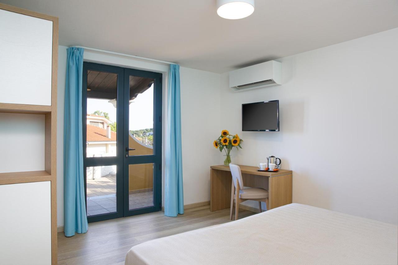 Lu' Hotel Maladroxia SantʼAntìoco Esterno foto