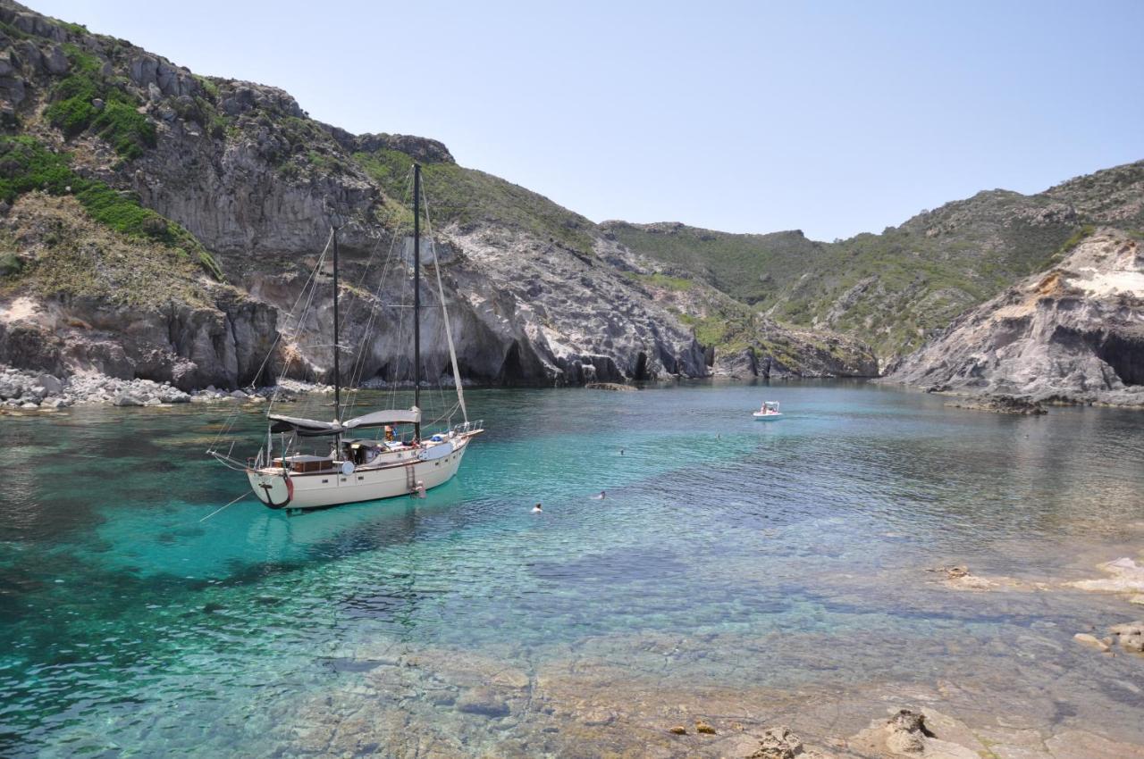 Lu' Hotel Maladroxia SantʼAntìoco Esterno foto